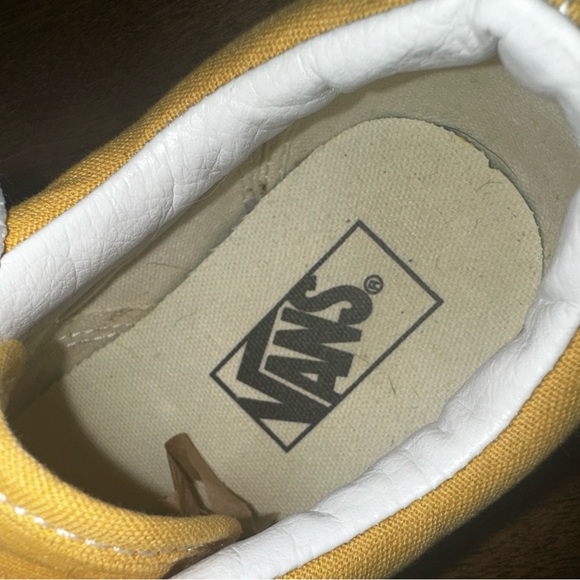 Vans Old Skool Sneaker M7/L8.5 Yellow Canvas Suede Shoe Low Top White Stripe EUC - Picture 8 of 9